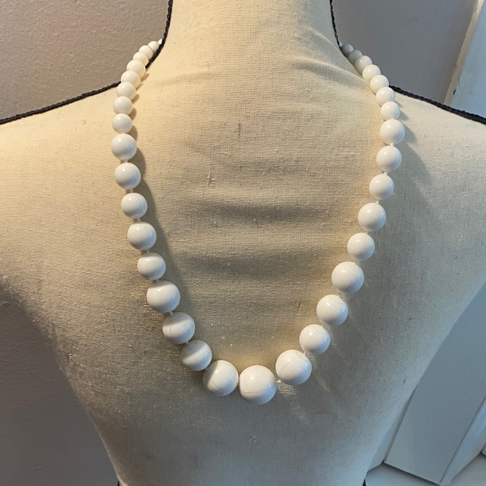 Vintage White Graduated Bead Necklace